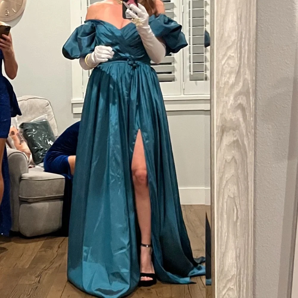 Whimsical Bridgerton-esque green princess ballgown - Picture 5 of 5